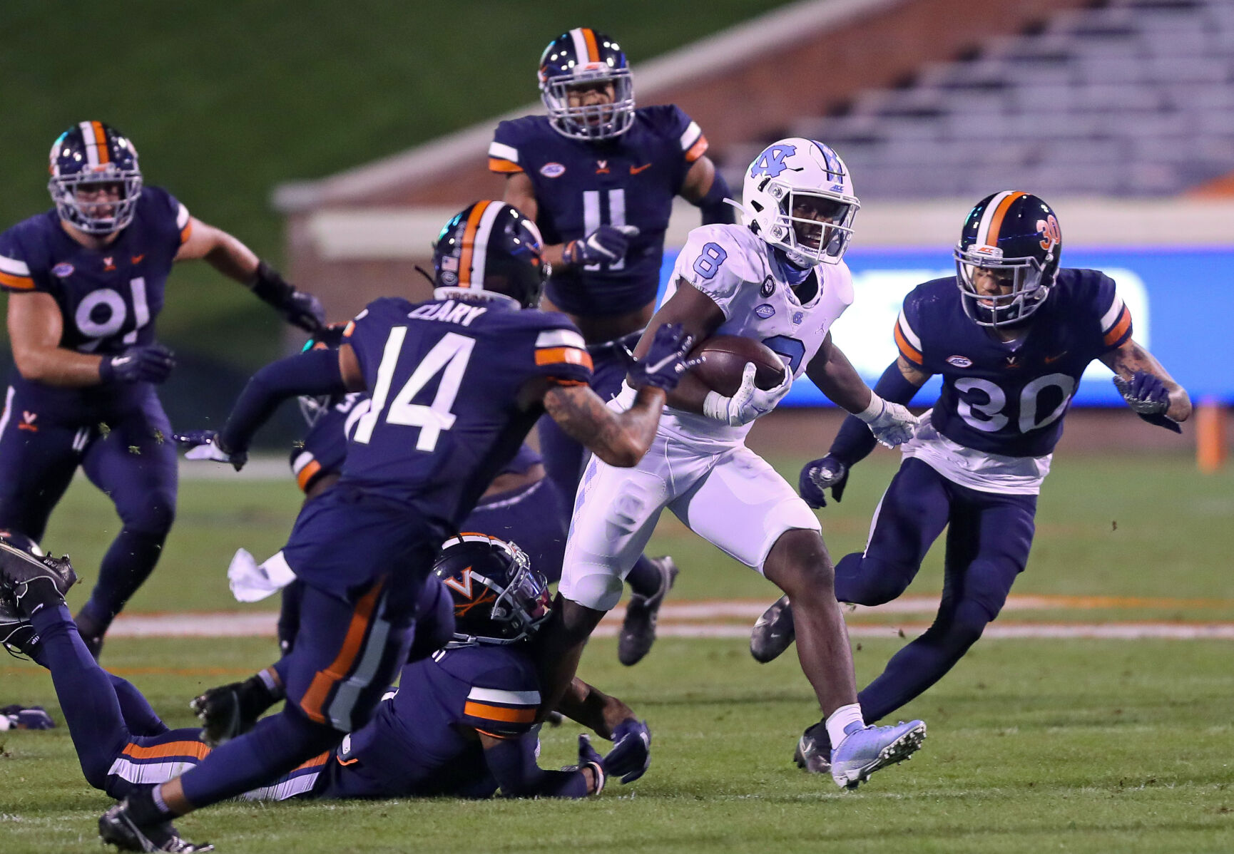 103120-cdp-sports-uva-unc551.JPG